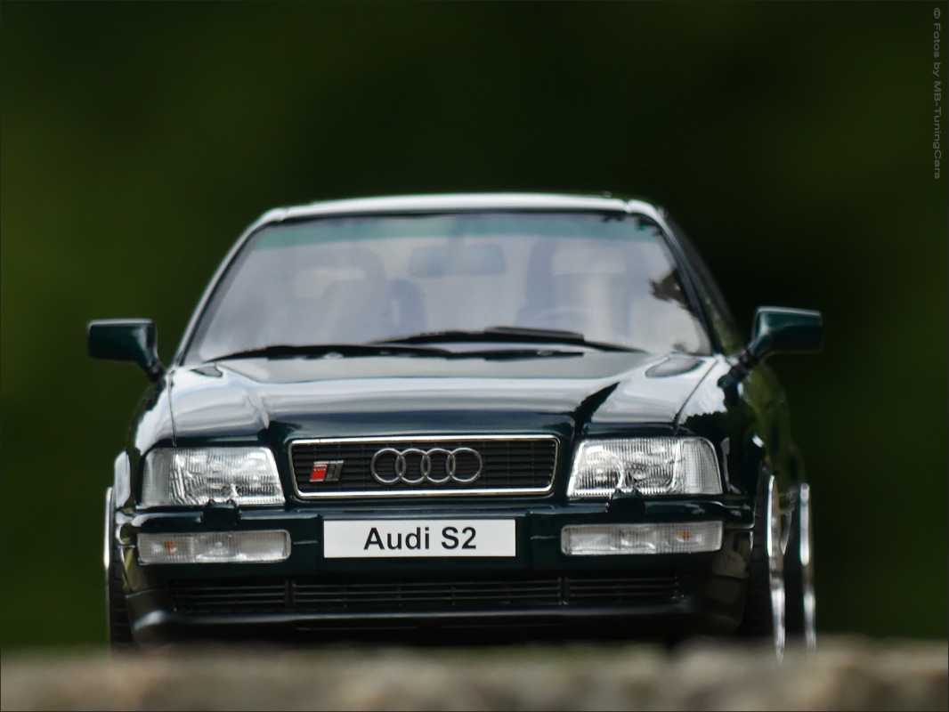 1:18 Audi S2 (B3) Limousine Baujahr 1993 Emerald-Green inkl. OVP